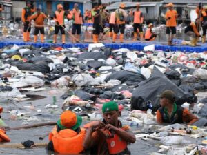 DLH Ungkap Oknum Swasta Buang 137 Ton Sampah Cemari Laut Muara Baru Jakarta Utara