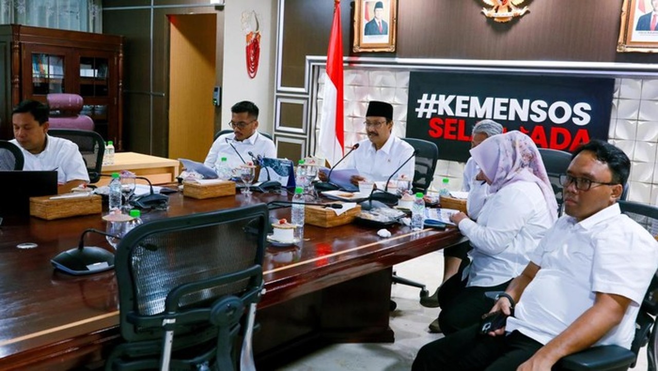 Kemensos Salurkan Bansos Pascabencana dan Reguler untuk Korban di Aceh, Sumut, dan Sumbar Kemensos Salurkan Bansos Pascabencana dan Reguler untuk Korban di Aceh, Sumut, dan Sumbar