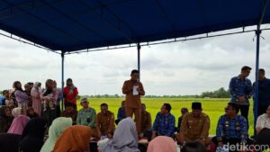 20 Tahun Rusak, Jalan Desa Badak Anom Tangerang Akhirnya Dibangun Gubernur Banten