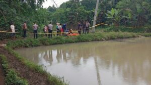 Mayat Bayi Perempuan Ditemukan Mengambang di Empang Bogor, Polisi Lakukan Penyelidikan Mendalam