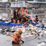 DLH DKI Jakarta Ancam Proses Hukum Pelaku Pembuangan Sampah Liar di Laut Muara Baru