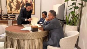 Prabowo Bertemu Dasco di Halim Sebelum Terbang ke London, Bahas Perkembangan Informasi