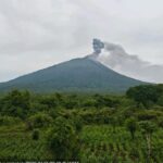 Gunung Ile Lewotolok Erupsi 99 Kali, 27 Desa di Lembata Terpapar Abu Vulkanik