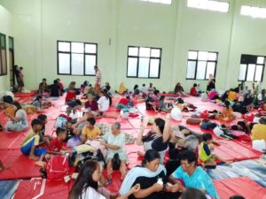 Banjir Pekalongan: Kemensos Dirikan Dapur Umum dan Salurkan Bantuan Logistik untuk Ribuan KK