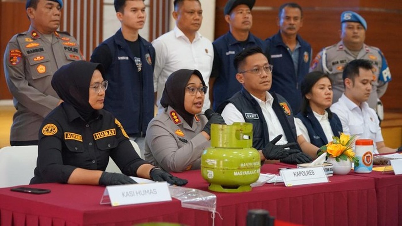 Polisi Cikarang Ungkap Jaringan Oplosan Gas Elpiji Subsidi, Raup Ratusan Juta Polisi Cikarang Ungkap Jaringan Oplosan Gas Elpiji Subsidi, Raup Ratusan Juta