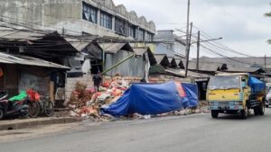 Status Darurat Berakhir, Tumpukan Sampah Masih Menggunung di Ciputat Tangerang Selatan