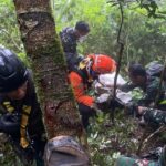 Evakuasi Pesawat ATR 42-500 Terkendala Medan Sulit dan Cuaca Buruk di Gunung Bulusaraung