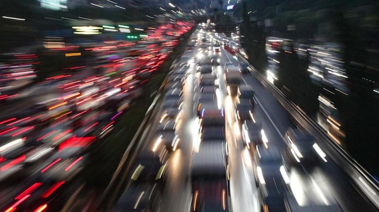 Hujan Sore Picu Macet Parah di Sudirman dan JLNT Casablanca Jakarta