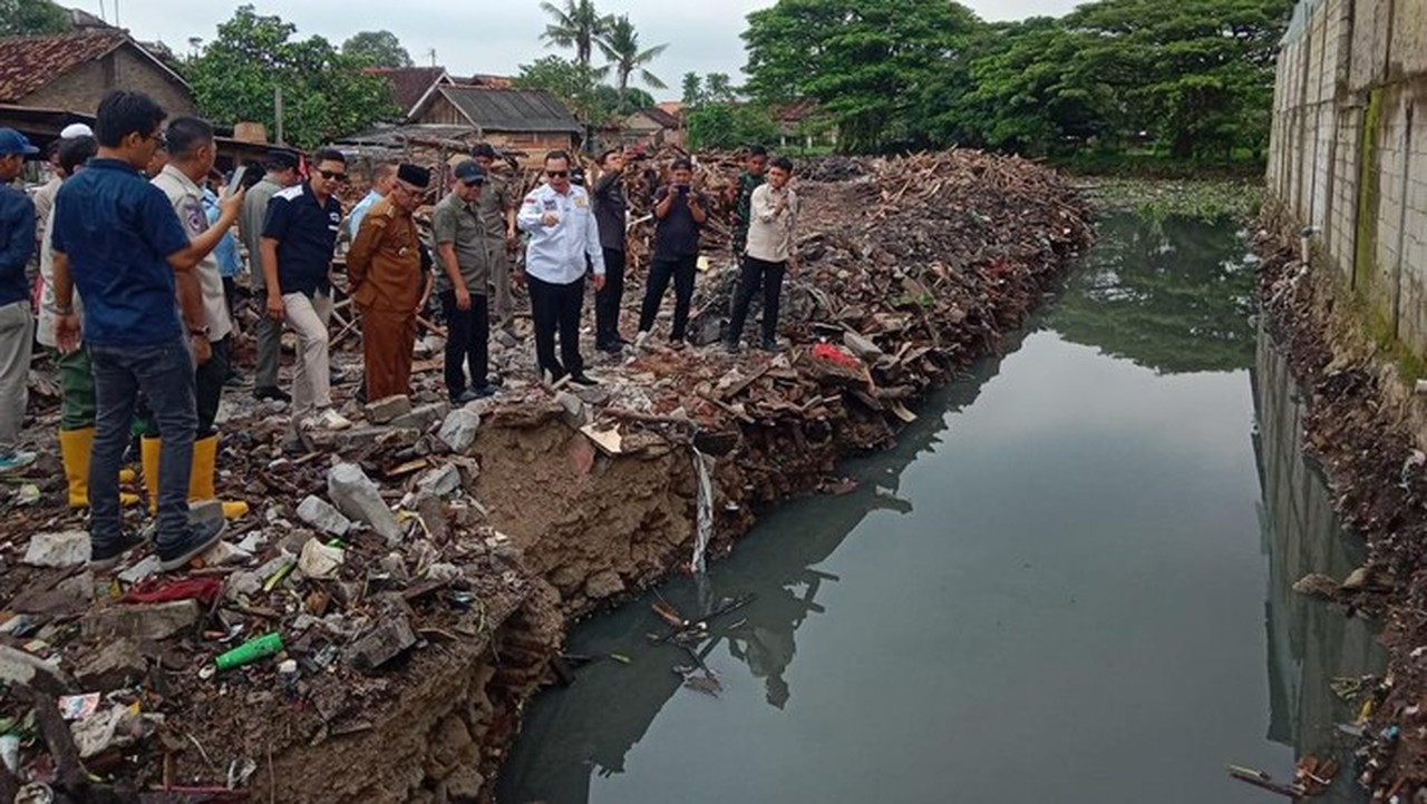 Atasi Banjir, Pemkot Serang Tertibkan 41 Bangunan Liar di Kali Kroya