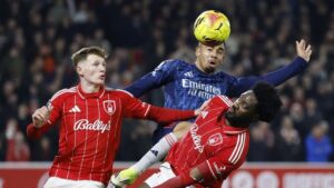 Duel Arteta vs Dyche: Kontroversi Handball Ola Aina Warnai Hasil Imbang Arsenal di Nottingham