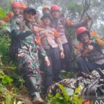 Tim SAR Dirikan Tenda di Puncak Bukit Bulusaraung Evakuasi Pesawat ATR 42-500