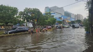 Banjir Gunung Sahari Mulai Surut, Kendaraan Roda Empat Kini Bisa Melintas Lancar