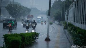 Cuaca Ekstrem di Jakarta, Gubernur Pertimbangkan Opsi WFH dan PJJ