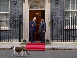 Prabowo ‘Akrab’ dengan Larry the Cat di London, Ingatkan pada Bobby di Tanah Air