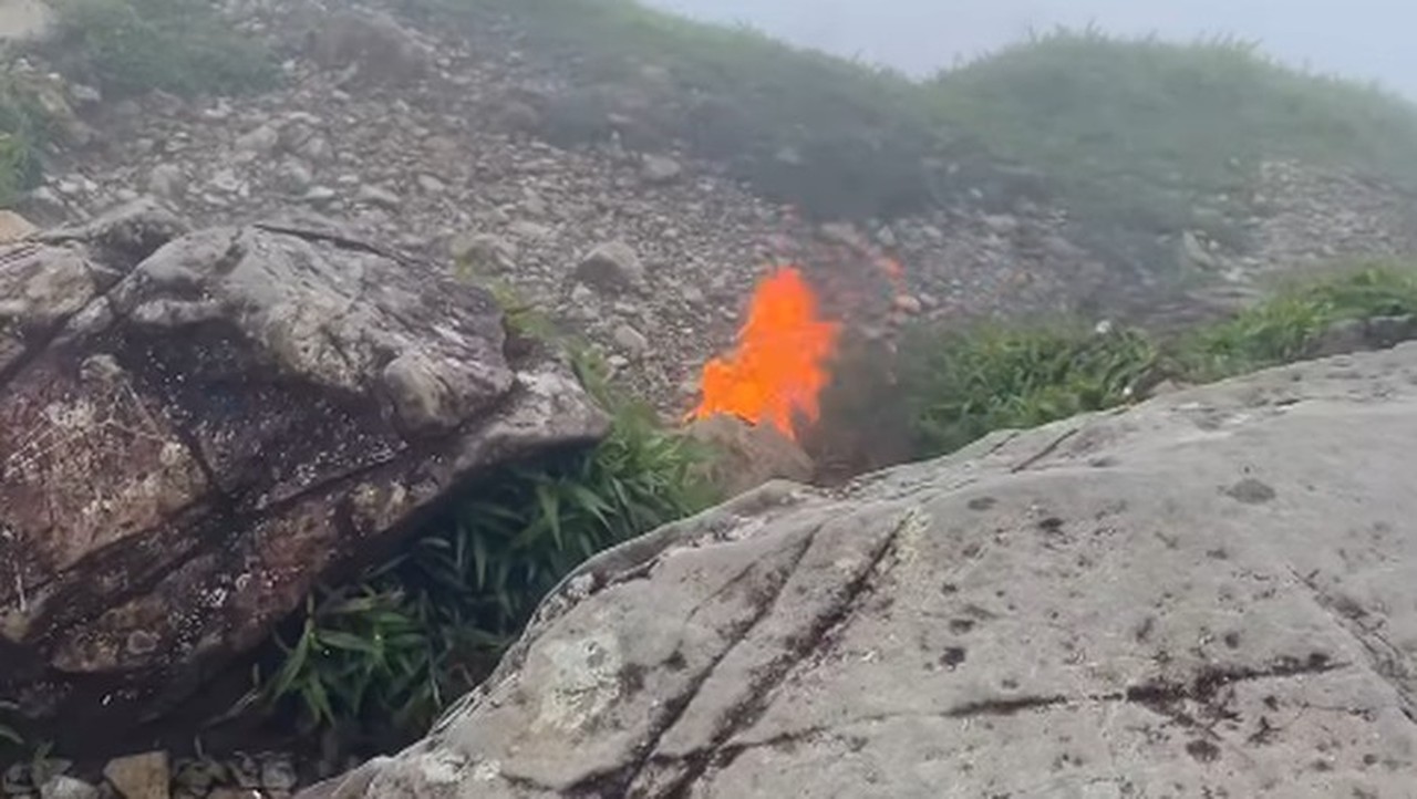 Dua Pendaki Nyaris Terkena Puing Pesawat ATR 42-500 yang Jatuh di Gunung Bulusarung