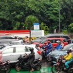 Hujan Deras Guyur Jakarta, Banjir Rendam Jalan DI Panjaitan Jaktim Sebabkan Macet Parah