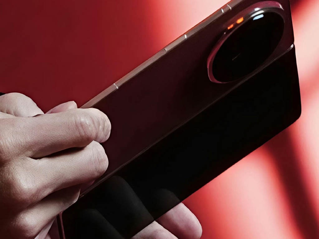 Desain Premium dan Warna Mewah Honor Magic V6. Foto: Weibo