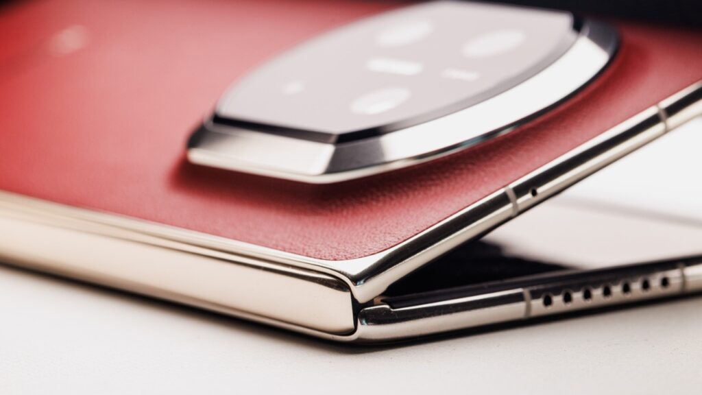 Desain Tipis yang Tangguh dari Huawei Mate X7. Foto: Fstoppers