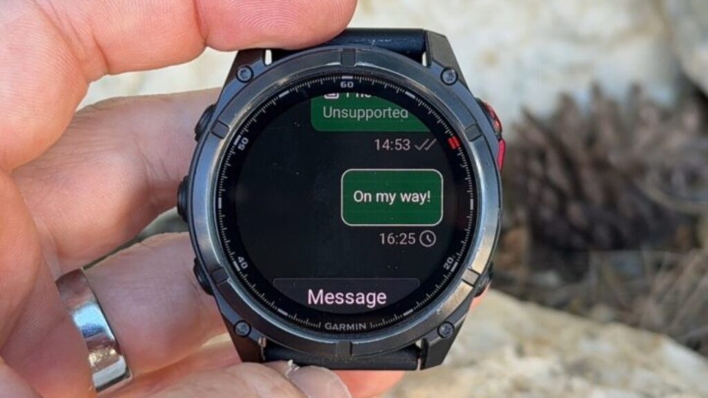 Demo penggunaan aplikasi WhatsApp di perangkat Garmin. Foto: DC Rainmaker