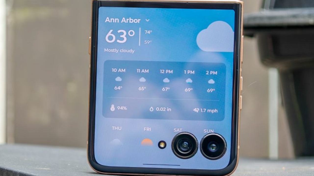 Desain Motorola Razr 70 Terungkap, Dominasi Warna Ungu Anggrek Pantone Klasik Desain Motorola Razr 70 Terungkap, Dominasi Warna Ungu Anggrek Pantone Klasik