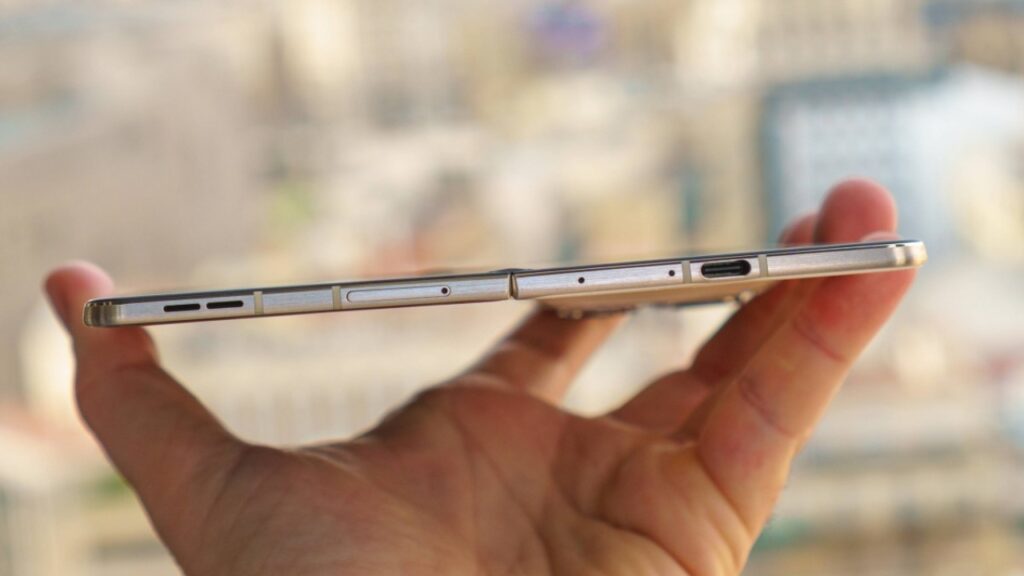 Desain ramping Motorola Razr Fold. Foto: GSMArena