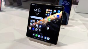 Honor Magic V6 Pamer Desain Ultra-Tipis dan Baterai 6.600 mAh di MWC 2026