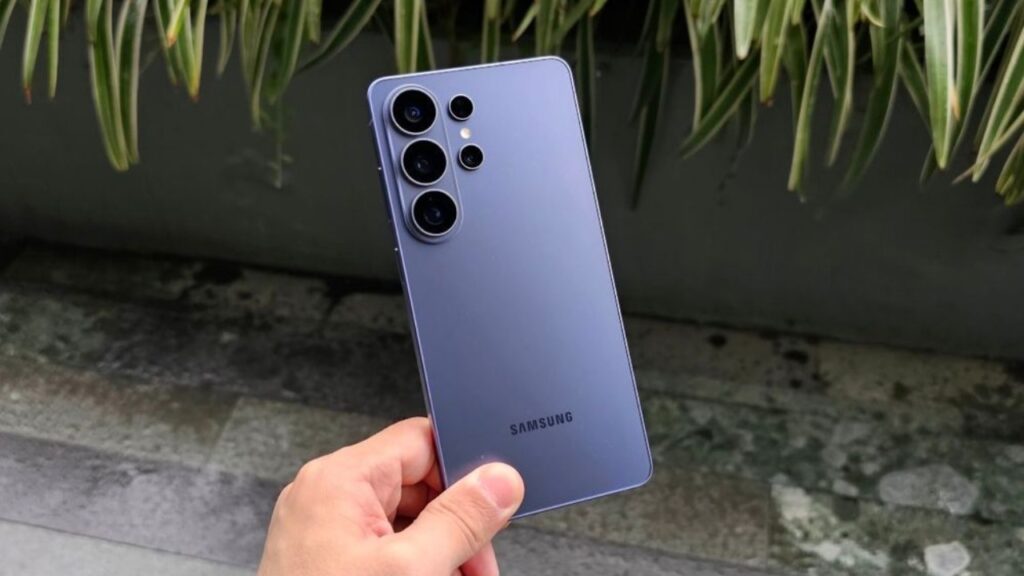 Varian warna Cobalt Violet menjadi varian yang paling diminati penggemar Samsung Galaxy S26 series. Foto: Samsung Community